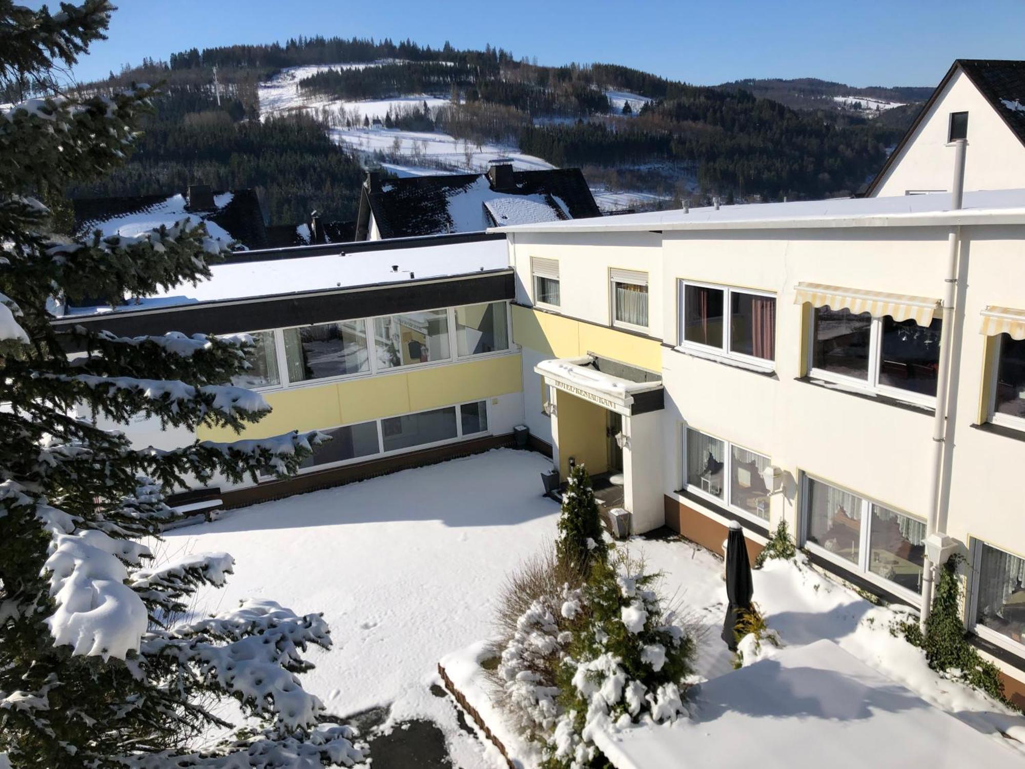 Berghotel Natura Bed & Breakfast Винтерберг Екстериор снимка